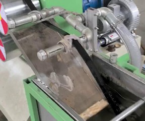 100—2型PET拉伸焊接格柵條帶生產線